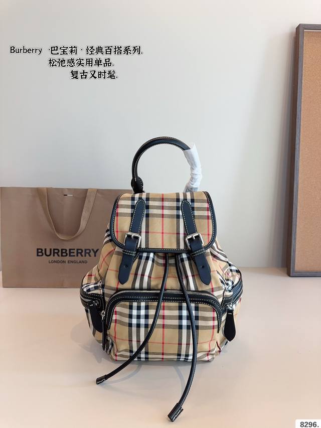 巴宝莉双肩包burberry爆款双肩包款式轻便 背包以标志性 Burberry Trench 作为灵感来源采用与棉质嘎巴甸同为密织结构的柔韧尼龙材质可调式帆布拼