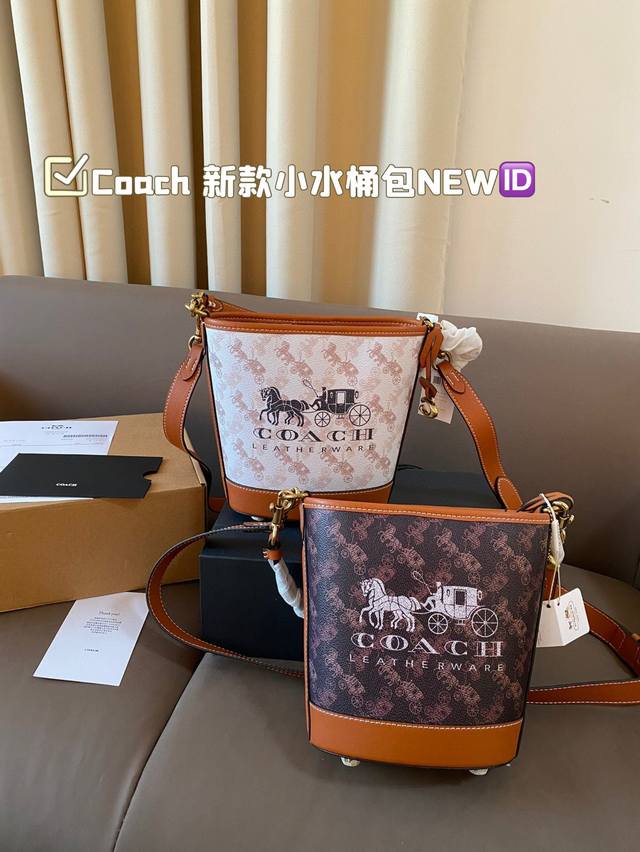 Coach 10月新款小水桶包new Coach又.上新啦，简约的小号水桶日太好看 了经典马车的图案很有代表性 虽然是小号但是完全满足日常需求 可容纳日常出行的