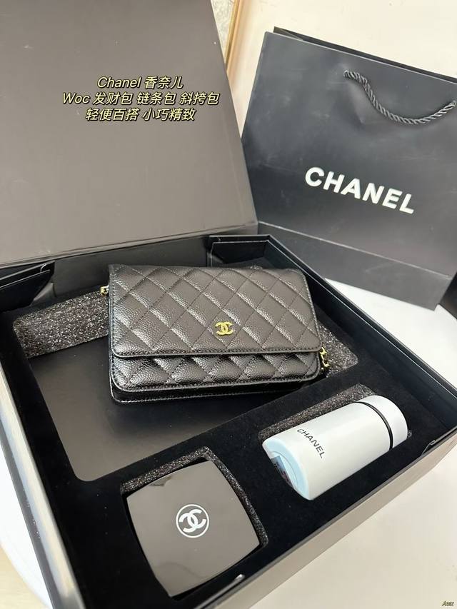 套盒 Chanel 香奈儿 Woc 发财包 链条包 斜挎包 香奈儿里永远的白月光woc Chanel Woc这款包型相信大家一定不陌生，从古至今都存在的包型经得