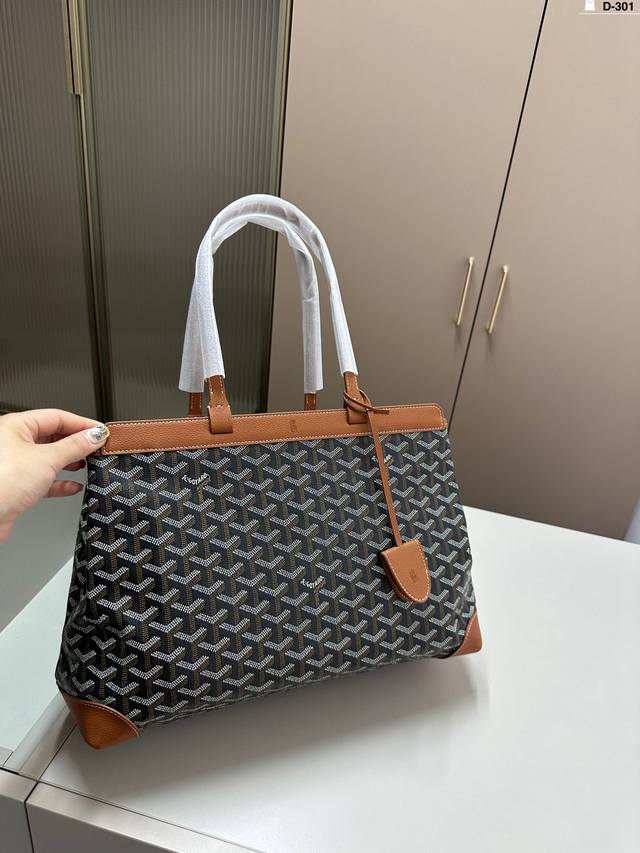 戈雅购物袋 Goyard Bellechasse Biaud通勤包白领金领必备款哦通勤包，有型又轻便内部底部附有底板，有支撑力, 并且是唯一-- 款自带包夹的款