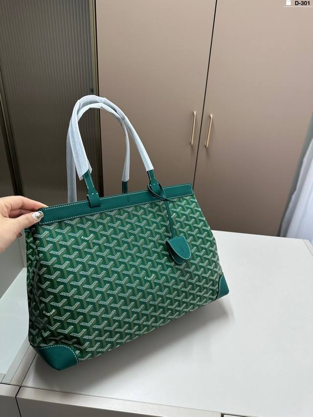 戈雅购物袋 Goyard Bellechasse Biaud通勤包白领金领必备款哦通勤包，有型又轻便内部底部附有底板，有支撑力, 并且是唯一-- 款自带包夹的款