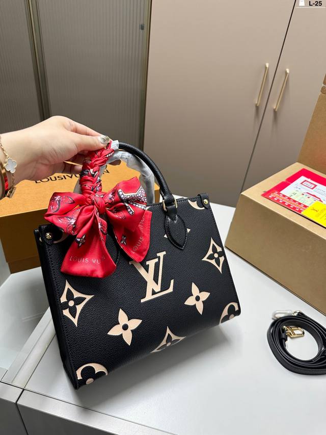 Lv Onthego Bb丛林托特包 让我们一起来迎接秋天吧 路易威登lv 老花 Logo Onthego 作为经典款之一，它是有绝对的优势 L-25尺寸25.