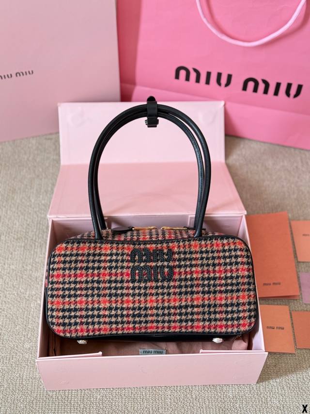 千鸟格 Miumiu限定款相机包 简单又好看 Miumiu而且超级实用， #Miumiu新款包包 尺寸大号28 14Cm