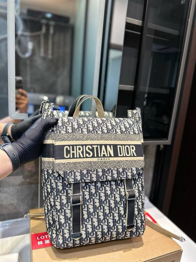 高品质 原单布 迪奥 Dior 早秋新款双肩包 专柜最新进口帆布原单品质 官网同步 原版五金不掉色 品质保证超洋气 超实用 随心装 永不过时 必备单品 X尺寸：