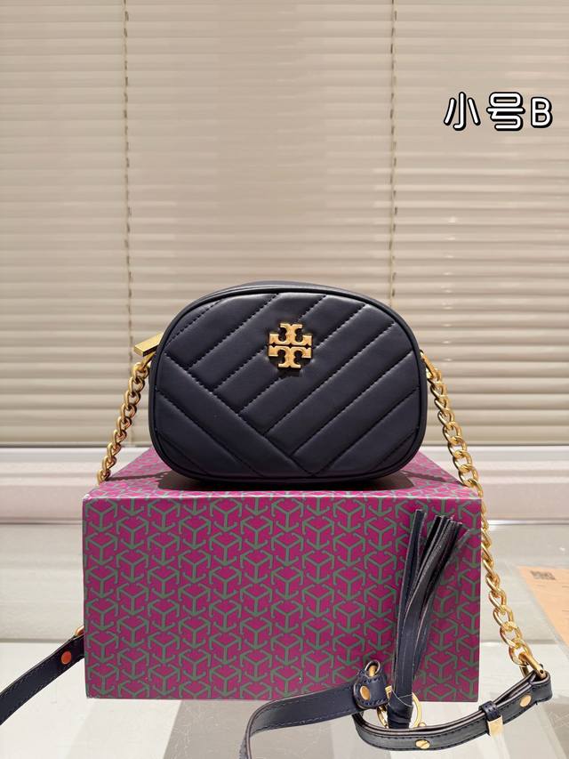 小号 牛皮 Tory Burch 托里伯奇相机包 大小适中.原单开模定制 内带产地标进口面料手感质感超级好更耐磨！亮泽五金不褪色 单肩斜挎包时尚百搭 配什么都好