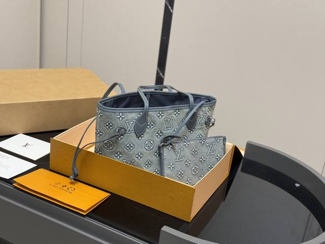 配折叠盒飞机盒 Size： 28.21Cm Lv Neverfull 中号购物袋！ 骨灰级产物！ 经典到无可复制！ 有质感！有味道！