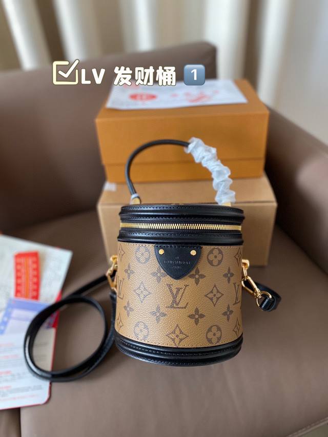 配飞机盒折叠盒子 Lv 发财桶 原版五金logo 内设专柜logo 备受拥戴拥有超久历史 华丽感爆棚 入门级轻熟款 秀气精致很提气质 质量对比原版复刻 皮绒内里