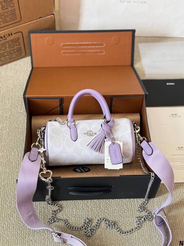 牛皮版本 配挂件 Coach 新上 Lacey 笔筒包 姒蔻驰笔筒包来啦 Coach Lacey Crossbody 复古小圆筒造型， 复古潮流即视感加上年轻的