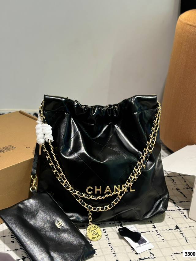 牛皮 配盒 Size：30.31 太好搭配了呜呜呜 Chanel 24C 垃圾袋 复古高级感一整个拿捏住了 软软糯糯的质感超级舒服 搜索 小香家 垃圾袋