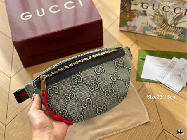 Gucci大logo帆布胸包 腰包 男女同款 23*13Cm