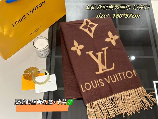 全部配丝带密封礼盒 L 围巾真香现场 羊绒面料 超暖和 经久不衰还是有原因的 实在是好看绝了！ 入手绝对不亏 质感太牛了 正反两面可用 相当于拥有两条围巾了 尺