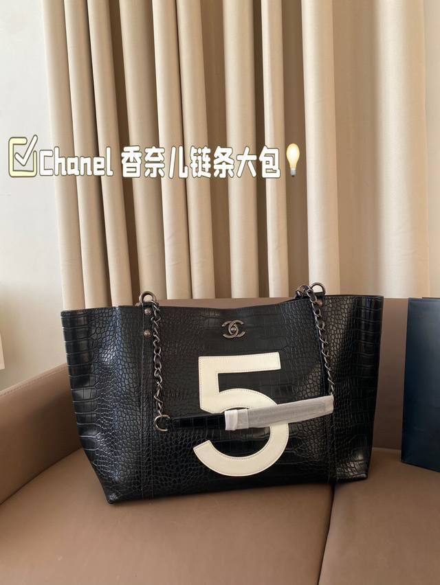 Chanel 香奈儿链条大包 又甜又酷 一整个爱住 百搭时尚 颜值超高 是每个潮酷女孩必入单品 尺寸39*29