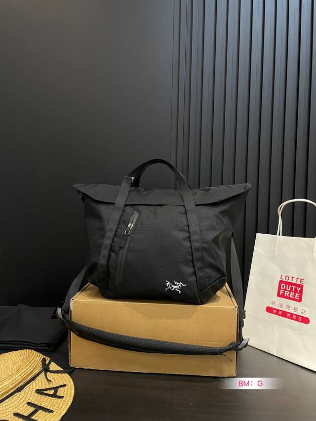 Arcteryx 始祖鸟 Carrier 45 Gear Tote 多功能可收纳托特包购物袋Tote 手提包 采用精湛镶嵌细工 经典百搭 实物拍摄 原厂原版面料