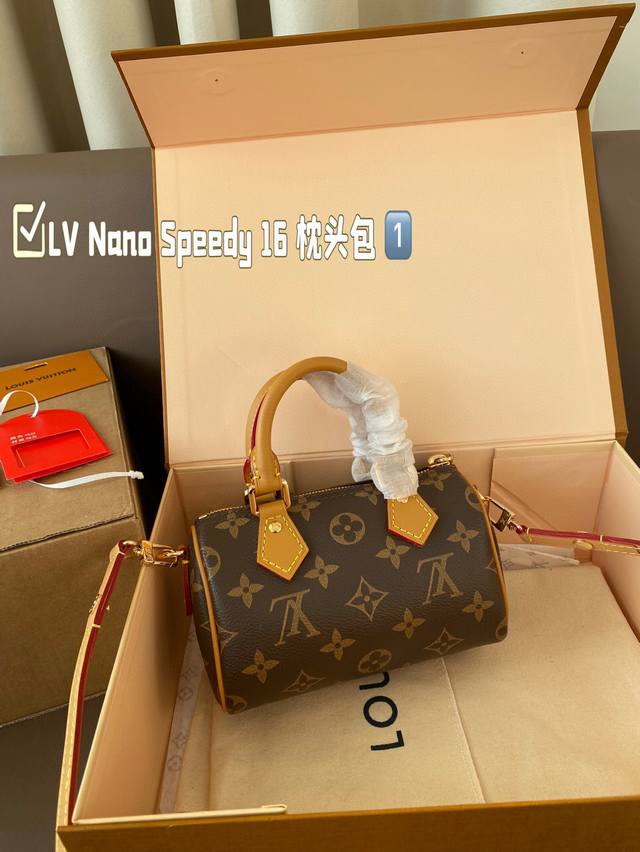 Lv Nano Speedy 16 枕头包 Lv 新款系列 枕头包 手袋,全网首发 Lv Speedy Nano 枕头包这款Retiro 手袋以标志性 经典永恒