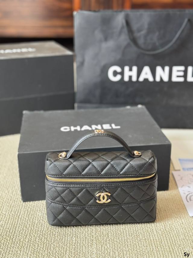 Chanel 饭盒包 慵懒随性又好背 上身满满的惊喜 高级慵懒又随性 彻底心动的一只 Size：20 13Cm