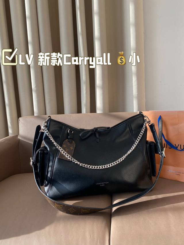 小号 Lv 新款Carryall 对比三月上市的Iv新品直戳我心！ 男生也能背的全新Carryall 男生背也超好看特别是这种随性的一个风格加上羊皮的一个光滑柔