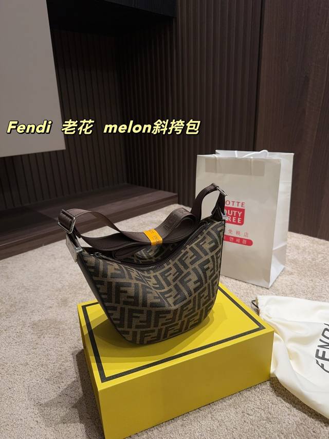 尺寸27.17 芬迪 Fendi 老花 Melon斜挎包