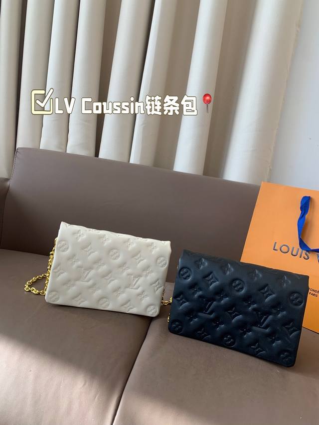 尺寸20*14 Lv Coussin链条包 质感爆棚的美 上身真的太太太有质感啦 日常逛街不要太吸晴