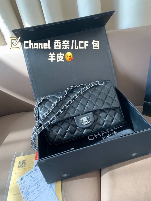 配折叠盒子 羊皮 Chanel 香奈儿Cf 包 超火爆时尚单品 高版本 做工精细 进口五金 让你无论是夏天还是冬天都能背上它出门 是不是性价比超级高 随便凹造型