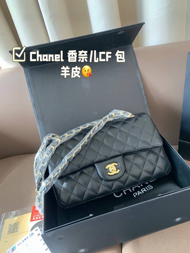 配折叠盒子 羊皮 Chanel 香奈儿Cf 包 超火爆时尚单品 高版本 做工精细 进口五金 让你无论是夏天还是冬天都能背上它出门 是不是性价比超级高 随便凹造型