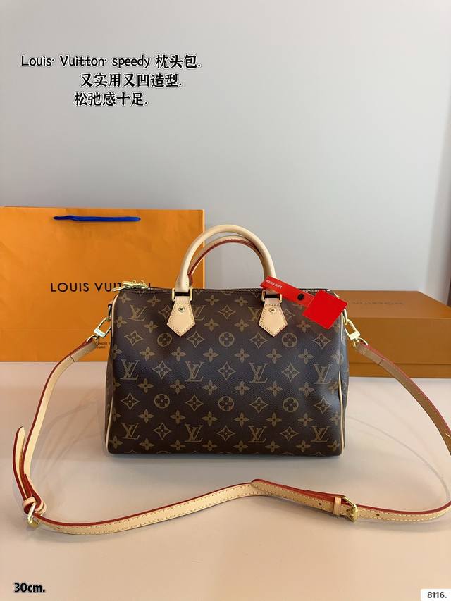 配礼盒. Lv Speedy 枕头包 这款Retiro 手袋以标志性的Lv老花面料制成，搭配奢华的变色牛皮饰边，经典永恒。优雅低调的外形设计和宽敞的包 全包对花