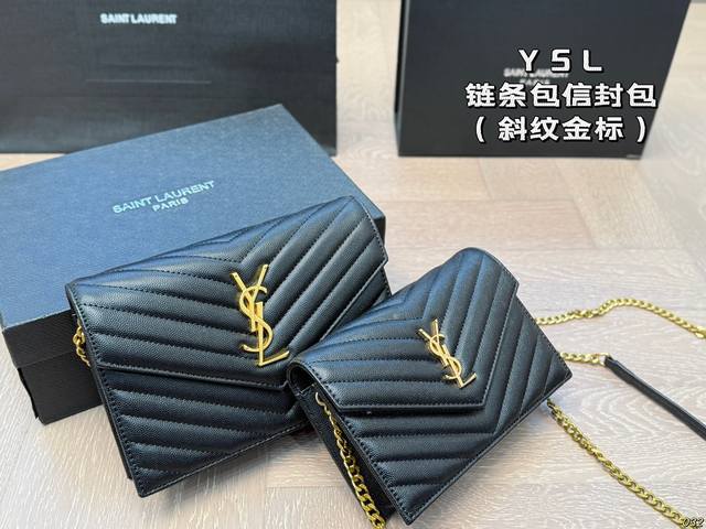 Ysl 链条包信封包Ysi家当之无愧的入门经典款 超级耐燥这个皮质真的是我最爱的皮质之一 链条收包里可以完美当成手包一包两用简直赚到啦～尺寸：22 15 19