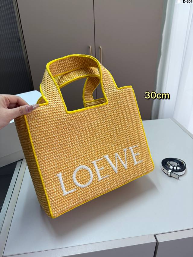 30Cm Loewe.罗意威草编托特包 可轻松驾驭各种风格 是每个酷酷女孩必入款 D-301尺寸30×25 24×20 20×16折叠盒