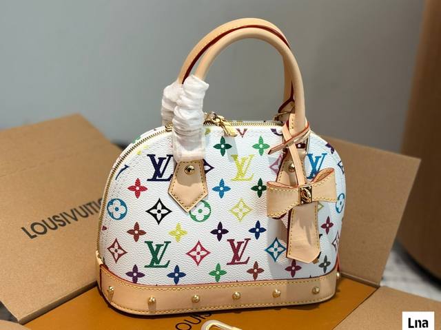 Lv Lv Alma Bb牛皮贝壳包村上隆联名款 包包这款Retiro 手袋以标志性的老花面料制成 经典永恒。优雅低调的外形设计和宽敞的包身更加入了实用性。使用