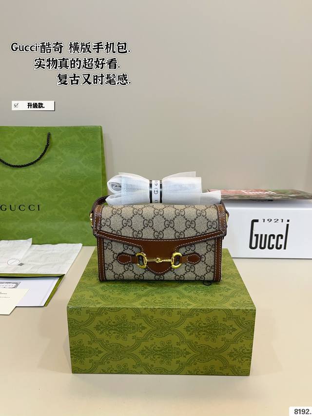 配礼盒 Gucci 古驰 1955 Mini斜挎包Woc单肩 手机包 百搭款 酷奇 美到无法无天的款式 今年简直引领时尚最In元素 上身超级好看 尺寸：18*5