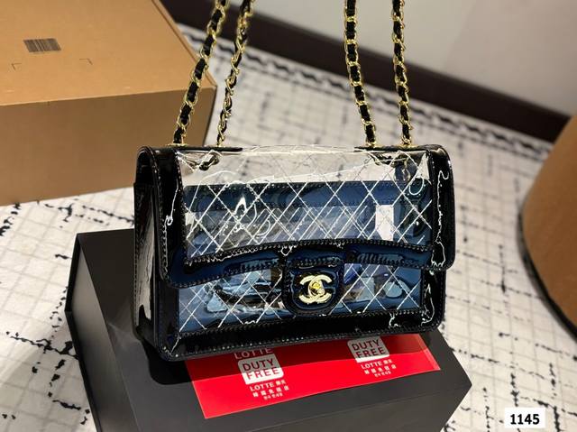 Chanel透明Cf果冻包 春夏限定 Chanel 中古 透明果冻包 原版品质 版型超正 精致实用 配原版Logo五金 细节处理细腻讲究 完美搭配的高级品质 这