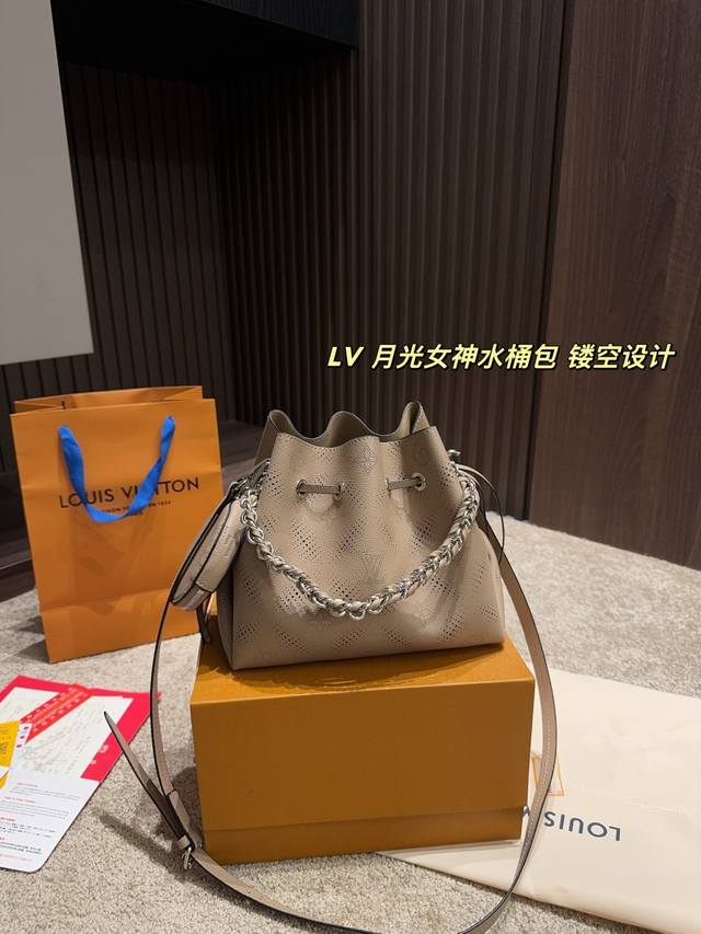 折叠盒尺寸22.19 Lv 月光女神水桶包 镂空设计