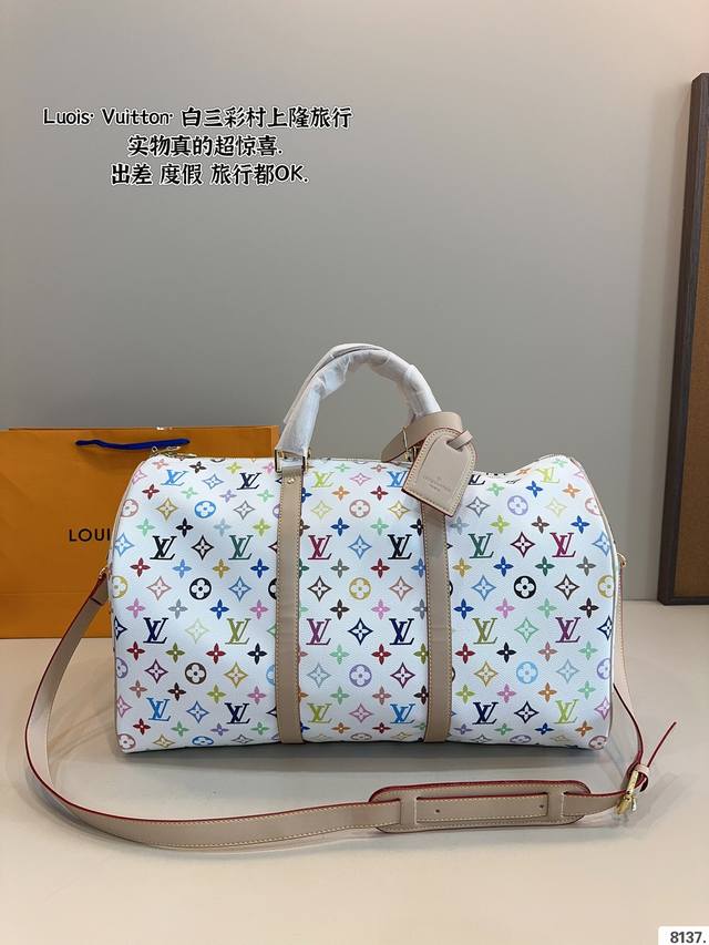 Lv 路易威登联名款Keepall 斜跨包旅行包 一只帅气能装的旅行袋 时尚爆发款火热来袭 经典设计大气可观男女通用款 包包采用原版皮质 超级厚实 耐磨 耐用原