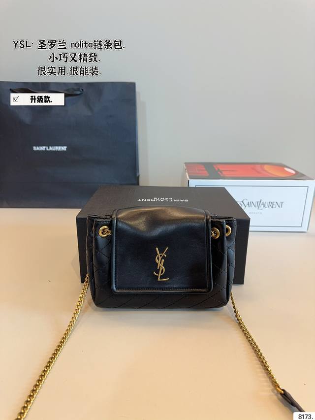 配礼盒. 圣罗兰Ysl Nolita 这款真的不用多说 知道的人都懂，这款目前算是 Ysl家最难买的包了，日常容量完全够，性价比超高，羊皮材质手感一眼就太爱了尺