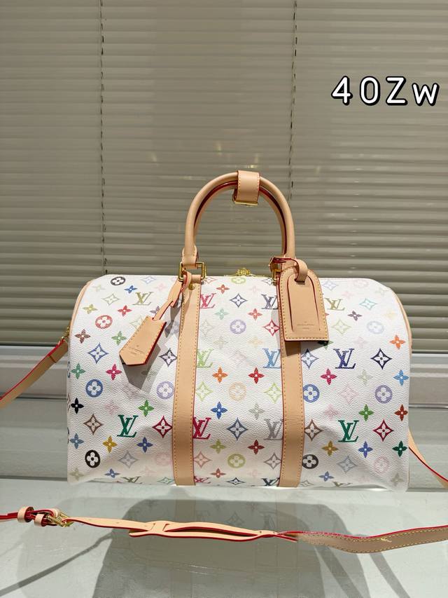 Lv Speedy 40Cm枕头包 无论版型 内里和专柜毫无差别 真正原版复刻 内里可拆卸 火遍全球的爆款机场大包 机车女神包 明星同款 贵气而充满活力的品牌设