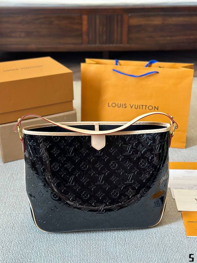 漆皮 Lv 牛皮 L家 Neverfull 中号购物袋！入门级的款式哦！绝对的终身款！此物经典不言而喻！街拍和实用都是非常Nb的选择！大家拿到后可以感受下，皮质