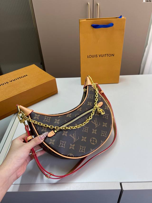 Lv 月亮包 由Lv中古豌豆版改版而来 实用耐看 很好用！ D-73尺寸22×13折叠盒