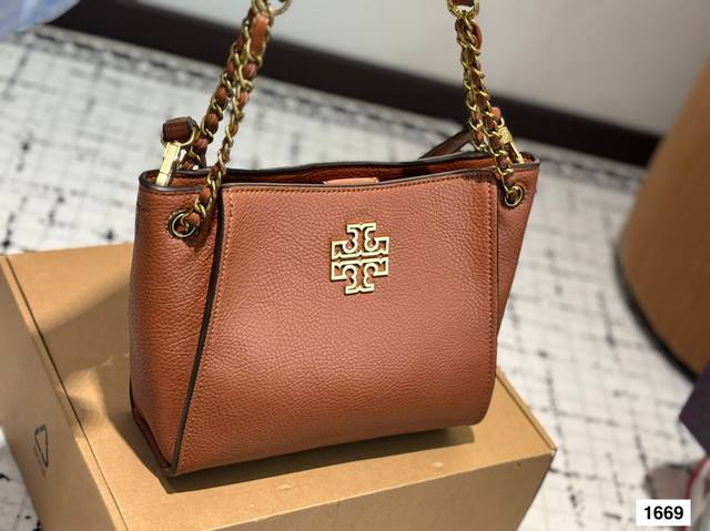 Toryburch 托里伯奇新款托特包 职场通勤首选， 不费力搭配日常或者 通勤的职场穿搭 尺寸23.19