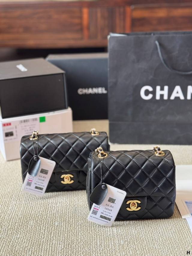 小羊皮 Chanel Cf18 So Black 方胖子 慵懒随性又好背 上身满满的惊喜 高级慵懒又随性 彻底心动的一只 Size：18Cm 16Cm