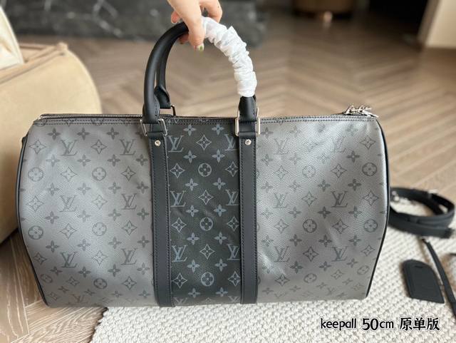 无盒 尺寸：50Cm L家 老花旅行包 出！ Keepall 50厘米 旅行袋 有着高颜值的复古文艺气息～ 是不是需要“它”。