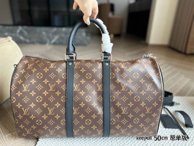 无盒 尺寸：50Cm L家 老花旅行包 出！ Keepall 50厘米 旅行袋 有着高颜值的复古文艺气息～ 是不是需要“它”。