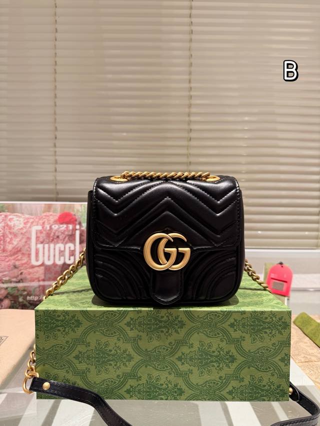 升级 免税店飞机盒 Size：18*14Cm Gg Marmont 方胖子 Gucci新款小可爱震撼来袭 宝宝们 绝对绝对的下一个爆款！