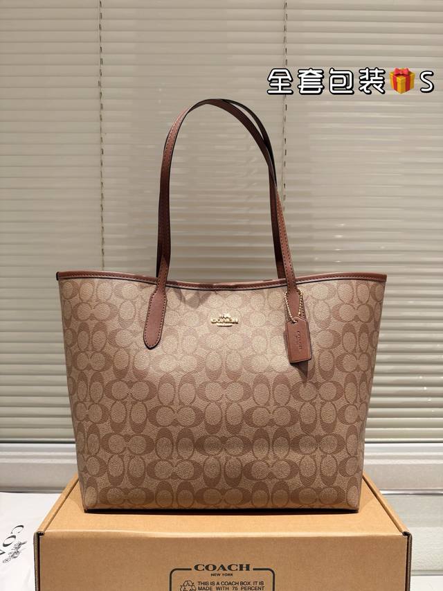 配盒 Size：35*27Cm Coach 经典City托特包 经典Logo购物袋Tote包 大爆款 分分钟断货！ 正反两面都好看！ 毫无违和感！