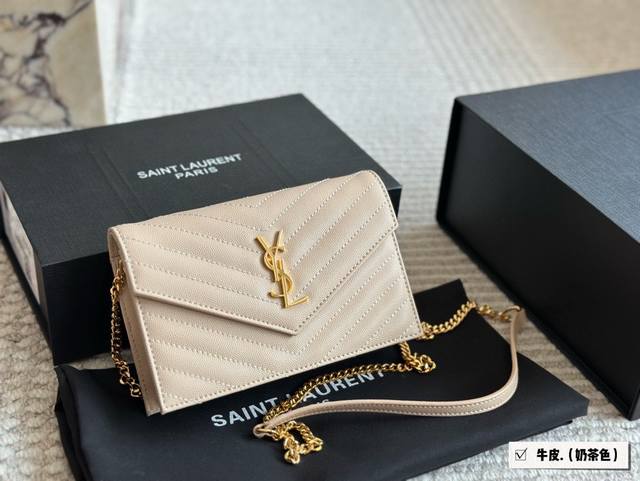 牛皮 配盒 Size：19*11 Cm Ysl Woc信封包 鱼子酱牛皮看起来质感特别好！耐磨耐用！ 斜挎腋下