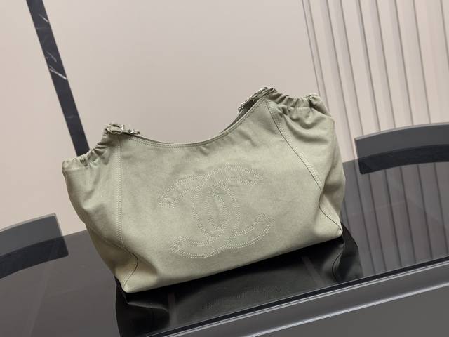 Size：43*32Cm 香奈儿 Tote 购物袋 简单大方！！ 没有过多的装饰！真的高级