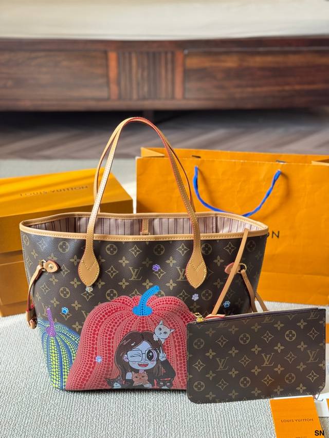 Lv Neverfull购物袋南瓜涂鸦购物袋 Lv 牛皮 L家 Neverfull 中号购物袋！入门级的款式哦！绝对的终身款！此物经典不言而喻！街拍和实用都是非