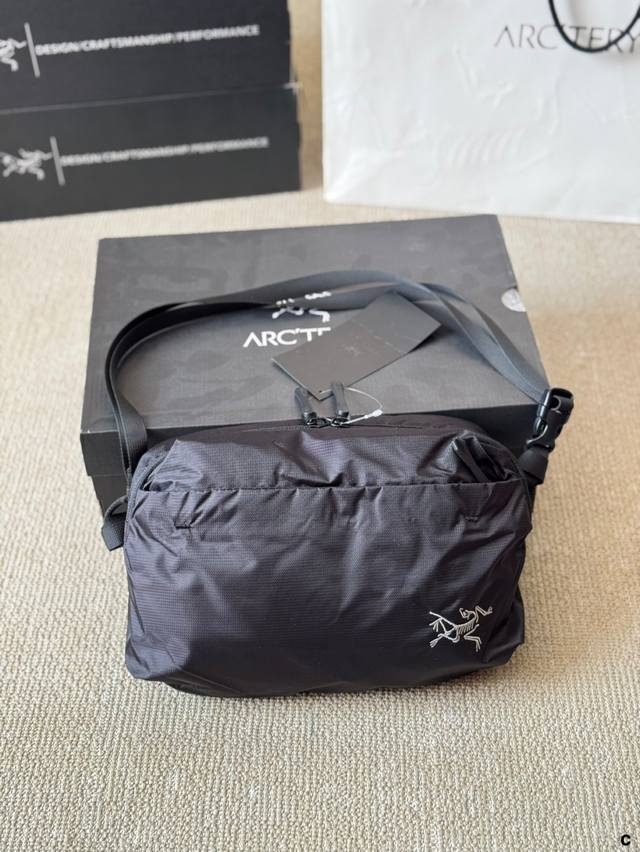 原版布 Arc'teryx Mantis1 Waist 始祖鸟始祖鸟Heliad 6L 腰包也可单肩斜挎 大小尺寸刚刚好 背面隐蔽无拉链口袋可存放手机内部空间容