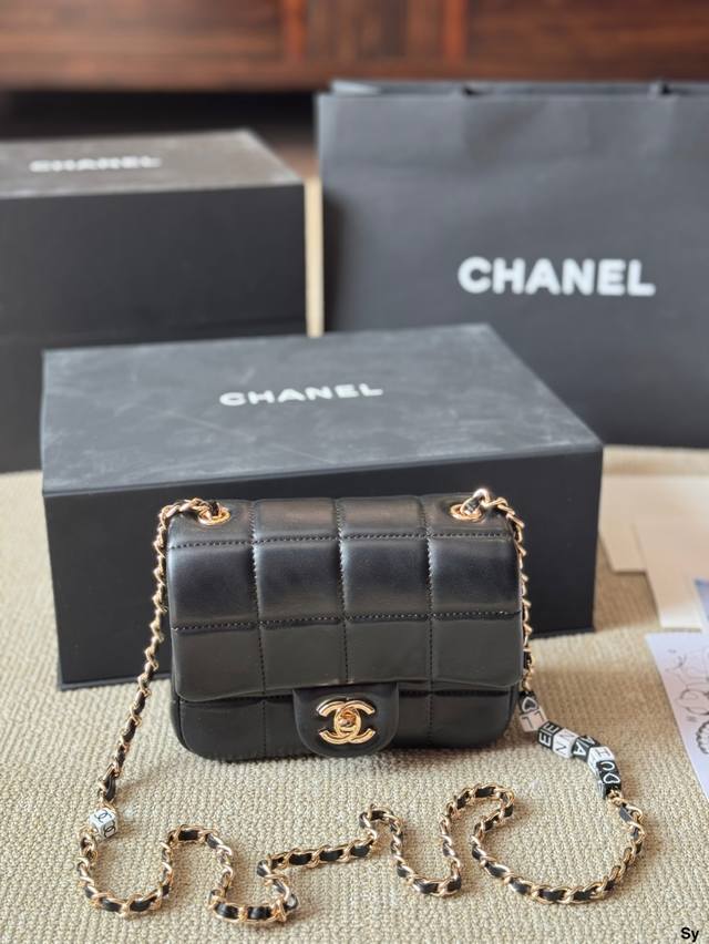 Chanel 链条方胖子 慵懒随性又好背 上身满满的惊喜 高级慵懒又随性 彻底心动的一只 Size：17 12Cm