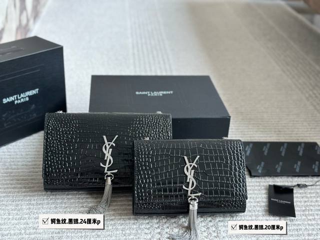 配盒 Size：20*12Cm 小 24*15Cm 大 Ysl Woc信封包 鳄鱼纹牛皮看起来质感特别好！耐磨耐用！ 斜挎腋下