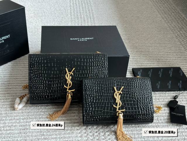 配盒 Size：20*12Cm 小 24*15Cm 大 Ysl Woc信封包 鳄鱼纹牛皮看起来质感特别好！耐磨耐用！ 斜挎腋下