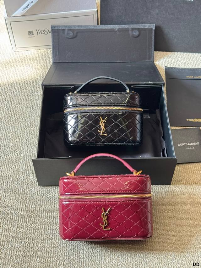 牛皮版本 Ysl Mini Gaby Rose 同款哟！ Ysl 盒子包 慵懒随性又好背 上身满满的惊喜 高级慵懒又随性 彻底心动的一只 Size：18 12C